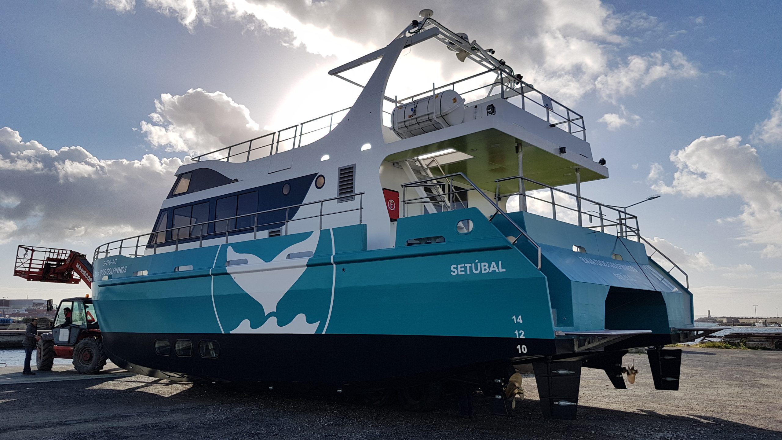 Catamarán Eléctrico “Baía dos Golfinhos” — 16m