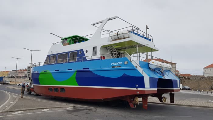Catamarán (Aluminio) — 16m